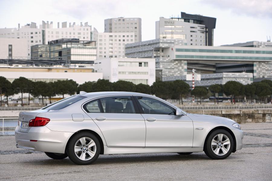  BMW 5-Series Long-Wheelbase 2010 года  (CN) (фото 49 из 77)